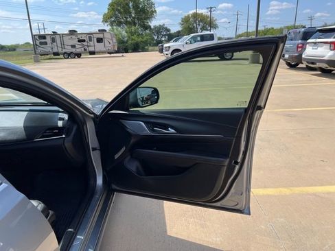 Used 2025 Cadillac CT4 Luxury image 25