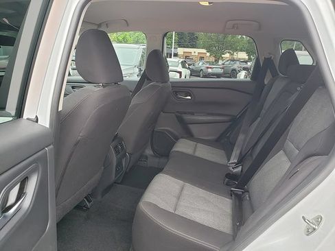 Used 2025 Nissan Rogue SV FWD image 12