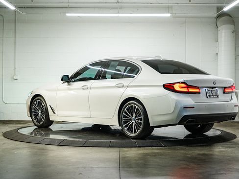 Used 2023 BMW 540i w/ Premium Package RWD image 4
