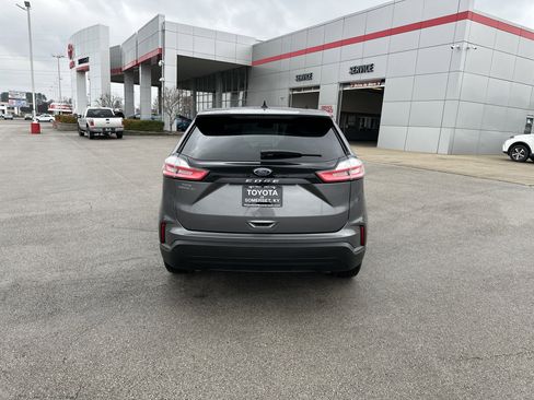Used 2021 Ford Edge SE image 6