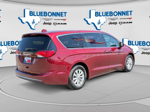 Used 2018 Chrysler Pacifica Touring Plus FWD image 5