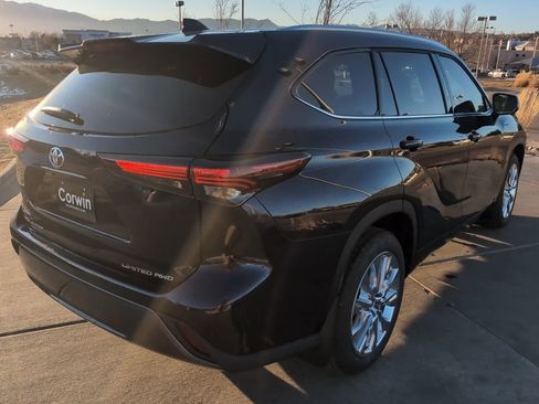 Used 2026 Toyota Highlander Limited image 8