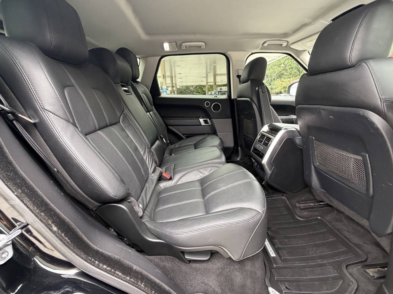 Used 2017 Land Rover Range Rover Sport SE AWD/4WD image 9