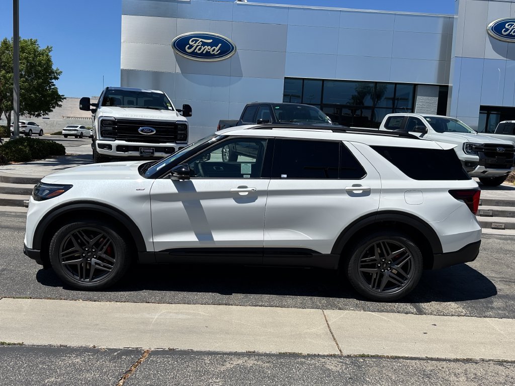 New 2026 Ford Explorer ST-Line w/ ST-Line Street Pack RWD image 3