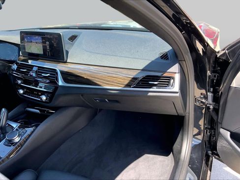 Used 2023 BMW 530e xDrive AWD/4WD image 19