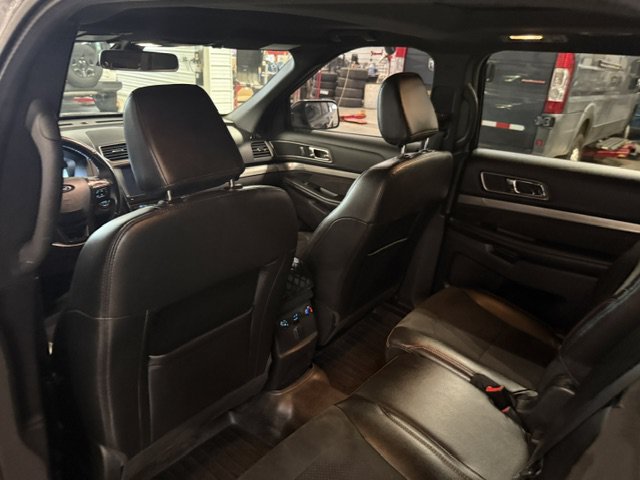 Used 2018 Ford Explorer XLT w/ XLT Appearance Package AWD/4WD image 30