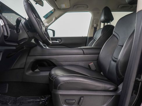 Used 2025 Nissan Armada SV AWD/4WD image 21