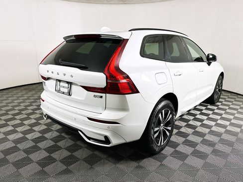Used 2025 Volvo XC60 B5 Core image 3