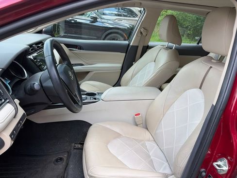Used 2018 Toyota Camry XLE w/ Audio Package FWD image 4