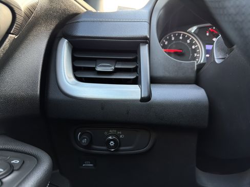 Used 2022 GMC Terrain SLE w/ Driver Convenience Package image 25