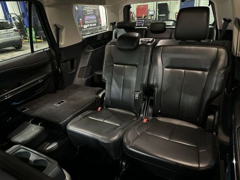 Used 2024 Ford Expedition XLT image 28
