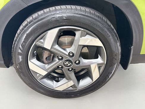 Used 2022 Hyundai Venue SEL FWD image 9
