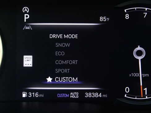 Used 2025 Genesis GV70 2.5T AWD/4WD image 34