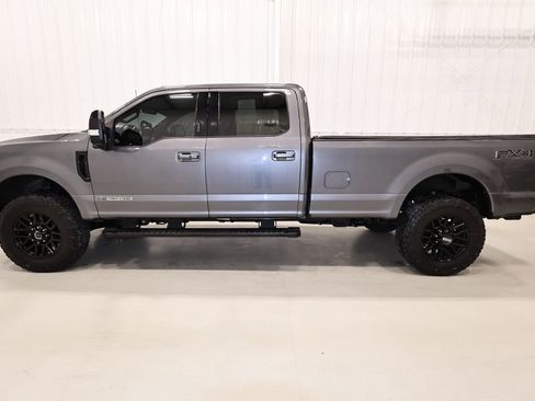 Used 2022 Ford F350 Lariat w/ Black Appearance Package image 6