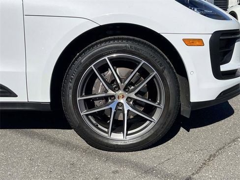 Certified 2022 Porsche Macan image 12