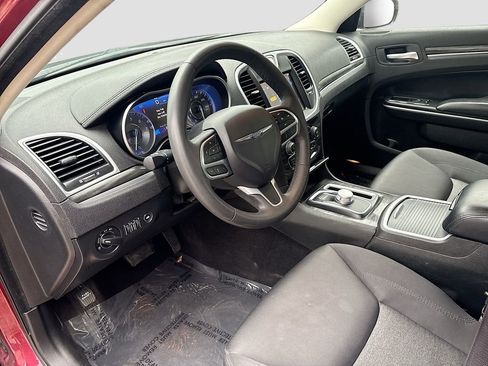 Used 2022 Chrysler 300 Touring w/ Sport Appearance Package RWD image 9