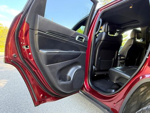 Used 2021 Jeep Grand Cherokee Limited image 27