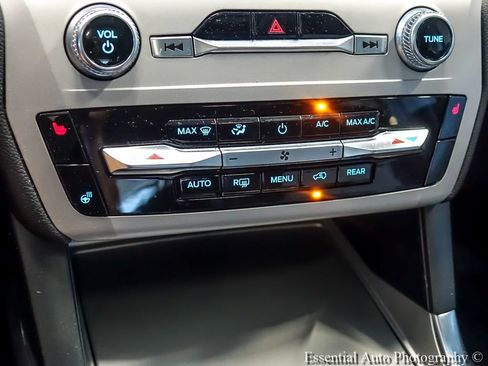 Used 2024 Ford Explorer XLT w/ Equipment Group 202A AWD/4WD image 19