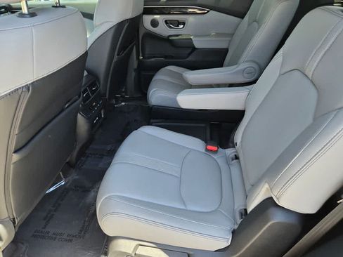 Used 2023 Honda Pilot EX-L image 12