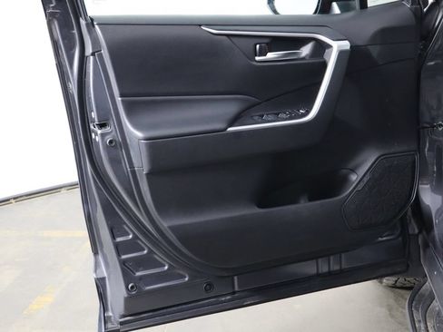 Used 2022 Toyota RAV4 SE w/ Convenience Package AWD/4WD image 19