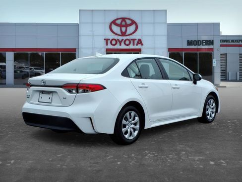 Used 2025 Toyota Corolla LE image 6