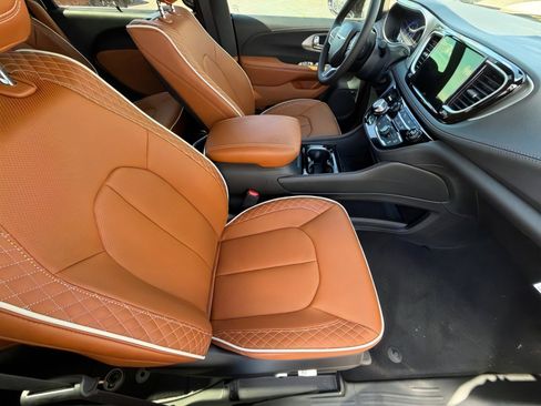 New 2026 Chrysler Pacifica Pinnacle FWD image 10
