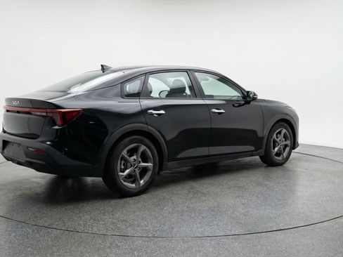 Used 2025 Kia K4 LXS image 9