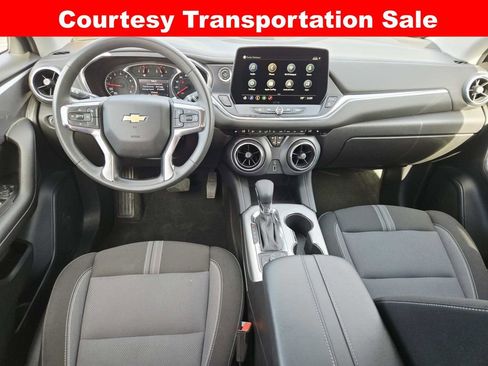 Used 2025 Chevrolet Blazer LT AWD/4WD image 9