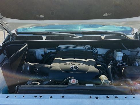 Used 2019 Toyota Tundra Limited w/ Limited Premium Package AWD/4WD image 32