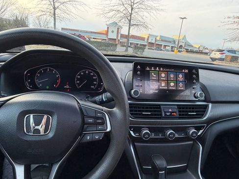 Used 2018 Honda Accord EX image 8