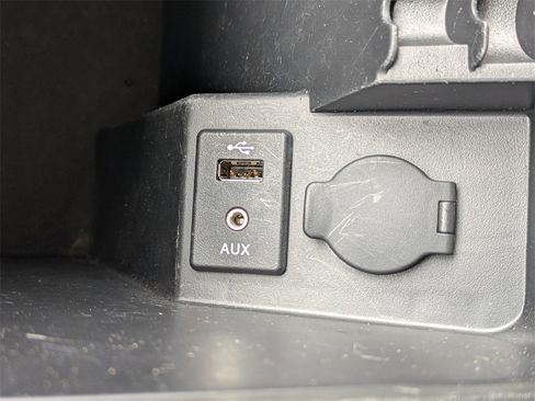 Used 2015 Nissan Xterra S w/ Value Package image 21