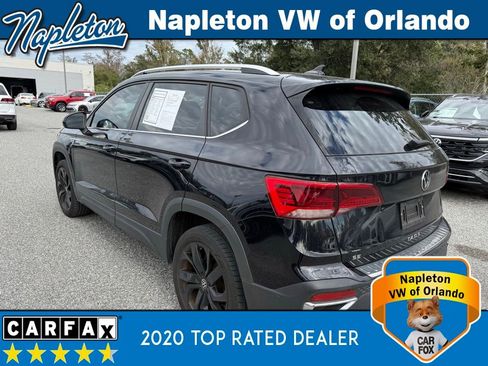 Used 2023 Volkswagen Taos SE w/ Panoramic Sunroof Package image 15