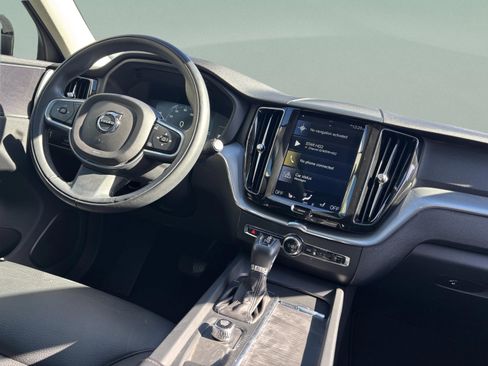 Used 2018 Volvo XC60 T5 Momentum w/ Protection Package Premier image 25