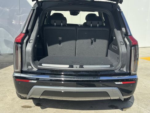 New 2026 Cadillac Vistiq Luxury image 9