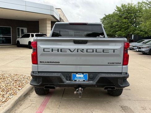 Used 2024 Chevrolet Silverado 1500 Custom Trail Boss w/ LPO, Dark Essentials Package image 4