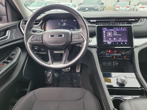 Used 2021 Jeep Grand Cherokee L Laredo w/ Luxury Tech Group I image 10