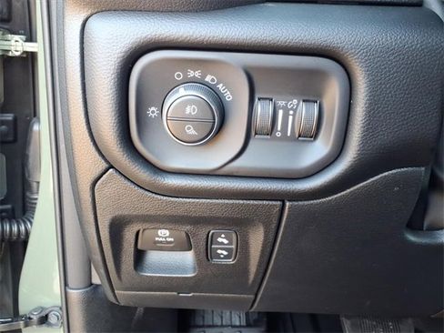 New 2026 RAM 1500 4x4 Crew Cab image 22