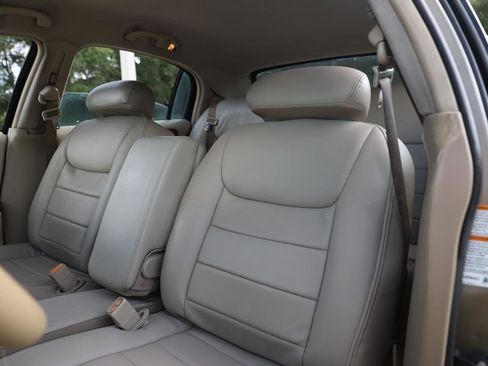 Used 2001 Lincoln Town Car Signature RWD image 6