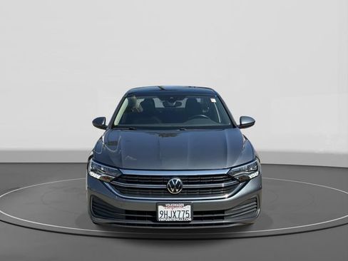 Used 2023 Volkswagen Jetta SE w/ Panoramic Sunroof Package FWD image 2