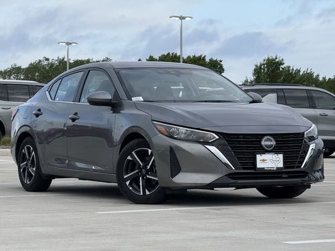 Used 2025 Nissan Sentra SV image 2