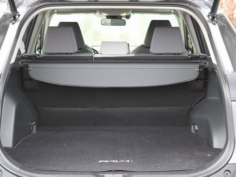 Used 2020 Toyota RAV4 XLE image 27