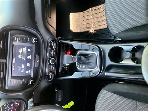 Used 2020 Kia Soul LX FWD image 30