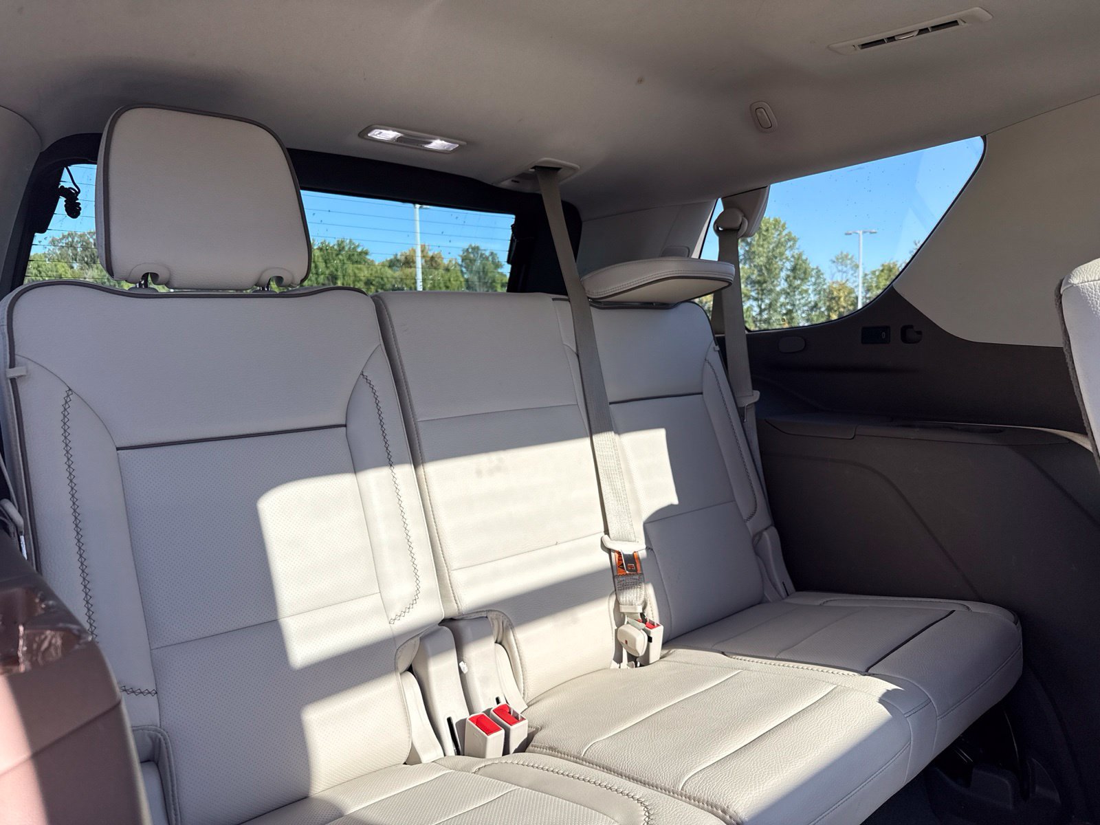 Used 2021 GMC Yukon Denali w/ Denali Premium Package AWD/4WD image 9