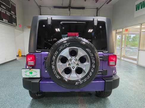 Used 2018 Jeep Wrangler Unlimited Sahara AWD/4WD image 8