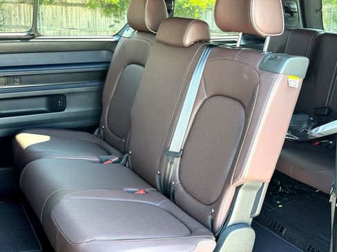 New 2025 Volkswagen ID. Buzz Pro S RWD image 16