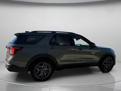 New 2026 Ford Explorer ST-Line w/ ST-Line Street Pack image 32