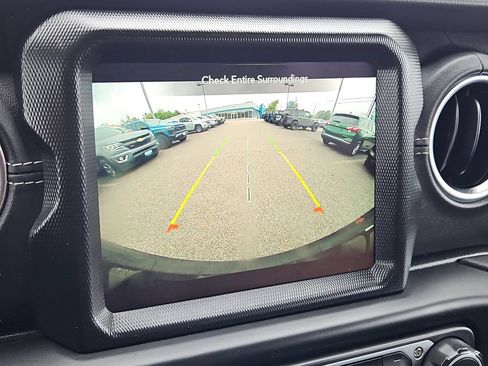 Used 2023 Jeep Wrangler Unlimited Sahara w/ Cold Weather Group AWD/4WD image 16