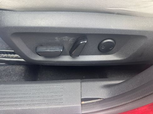 Used 2025 Nissan Rogue SV FWD image 22
