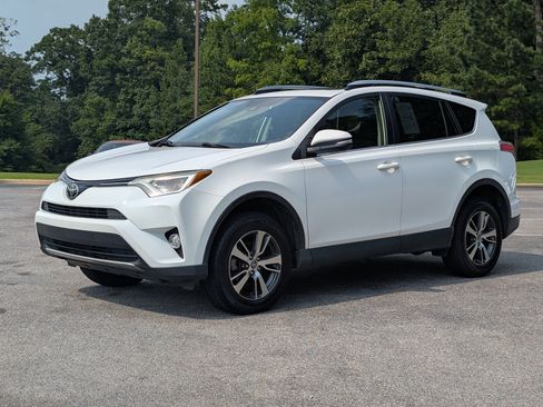 Used 2018 Toyota RAV4 XLE FWD image 5
