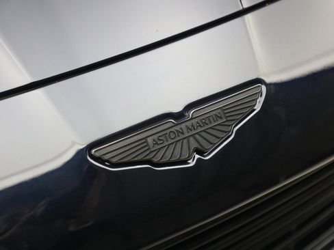Used 2025 Aston Martin Vanquish RWD image 32